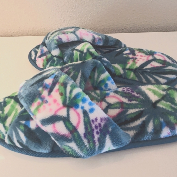 Island House Co. New Small/Medium Fuzzy Tropical Crossover Flip Flops Slippers - Picture 6 of 8